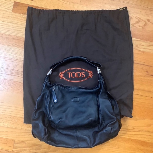 Tod’s black leather shoulder bag